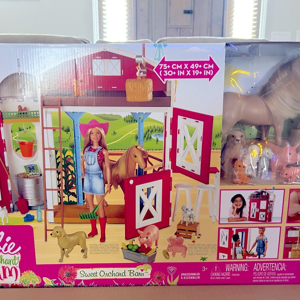 Barbie Sweet Orchard Barn, new